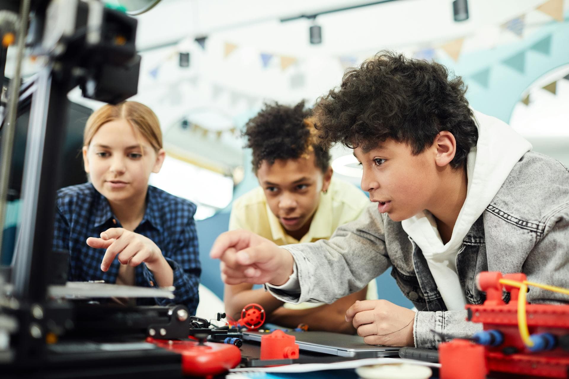 Group of people 3d printing